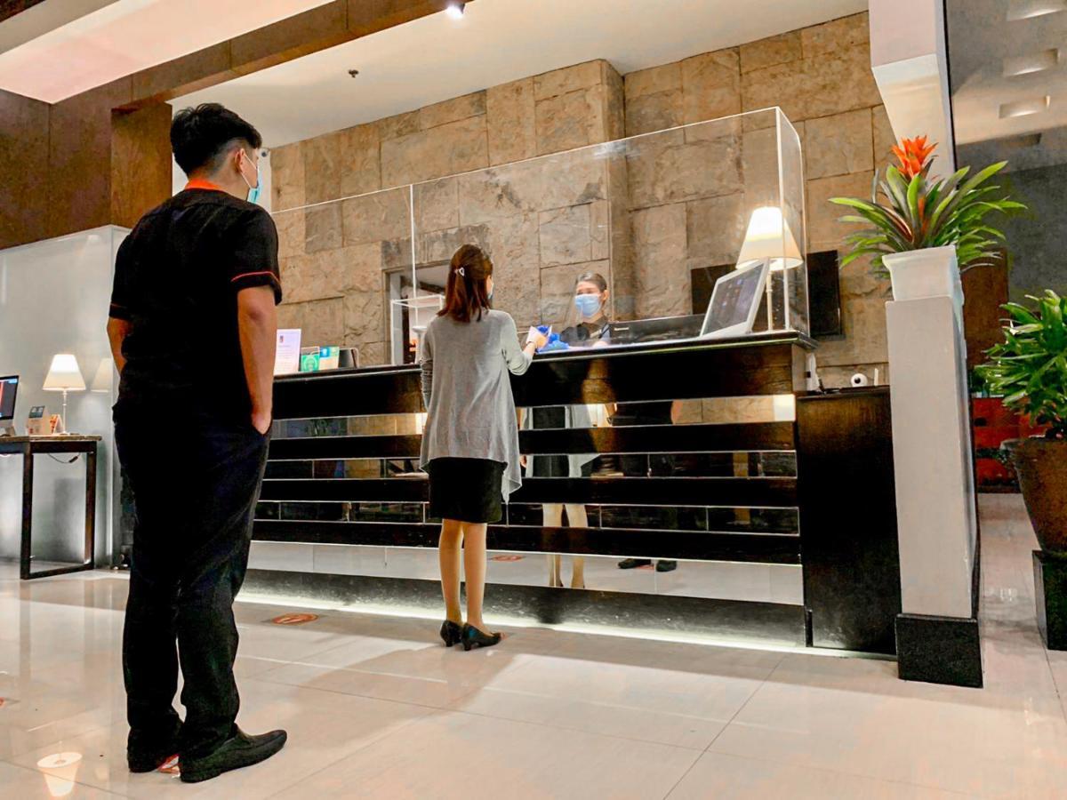 מונטינלופה The B Hotel Alabang מראה חיצוני תמונה