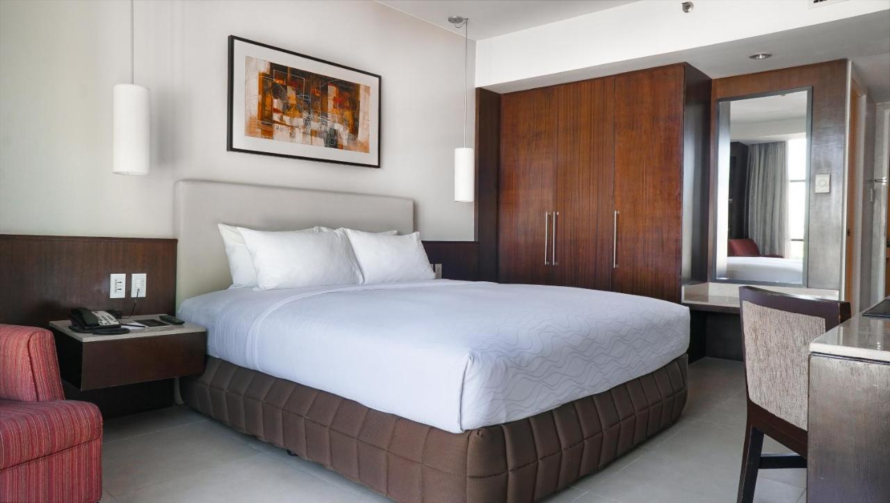 מונטינלופה The B Hotel Alabang מראה חיצוני תמונה
