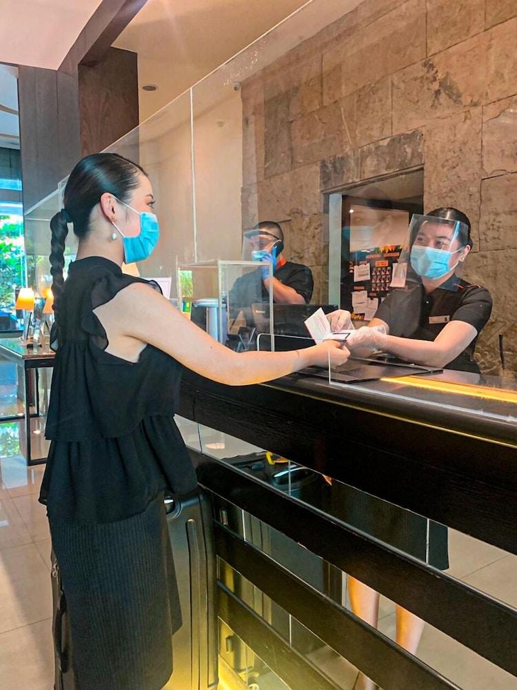מונטינלופה The B Hotel Alabang מראה חיצוני תמונה