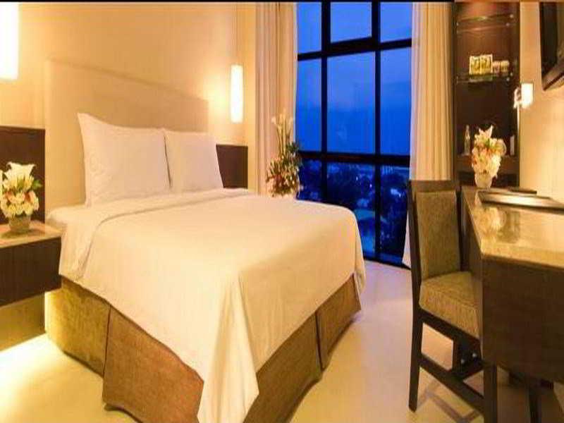 מונטינלופה The B Hotel Alabang מראה חיצוני תמונה