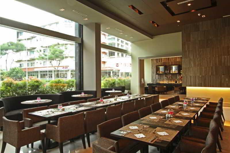 מונטינלופה The B Hotel Alabang מראה חיצוני תמונה