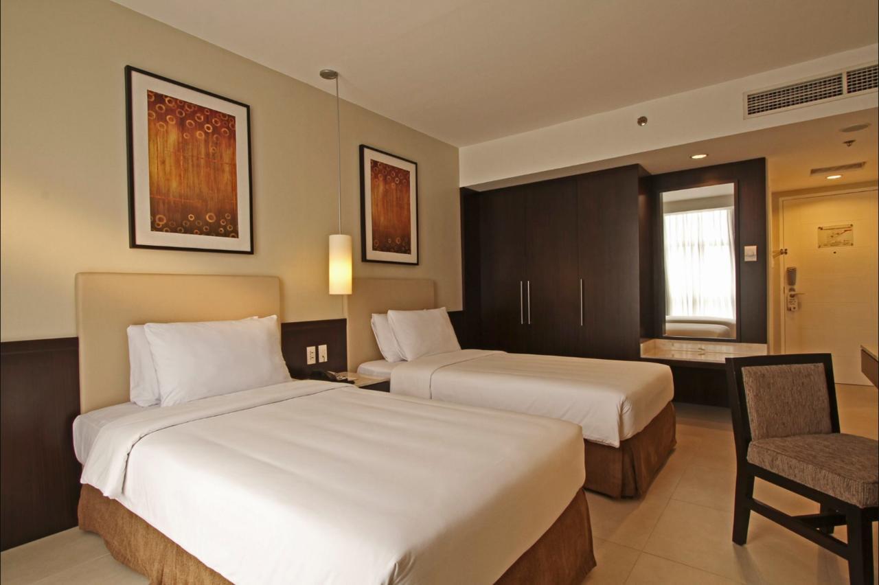 מונטינלופה The B Hotel Alabang מראה חיצוני תמונה