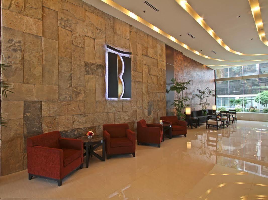 מונטינלופה The B Hotel Alabang מראה חיצוני תמונה