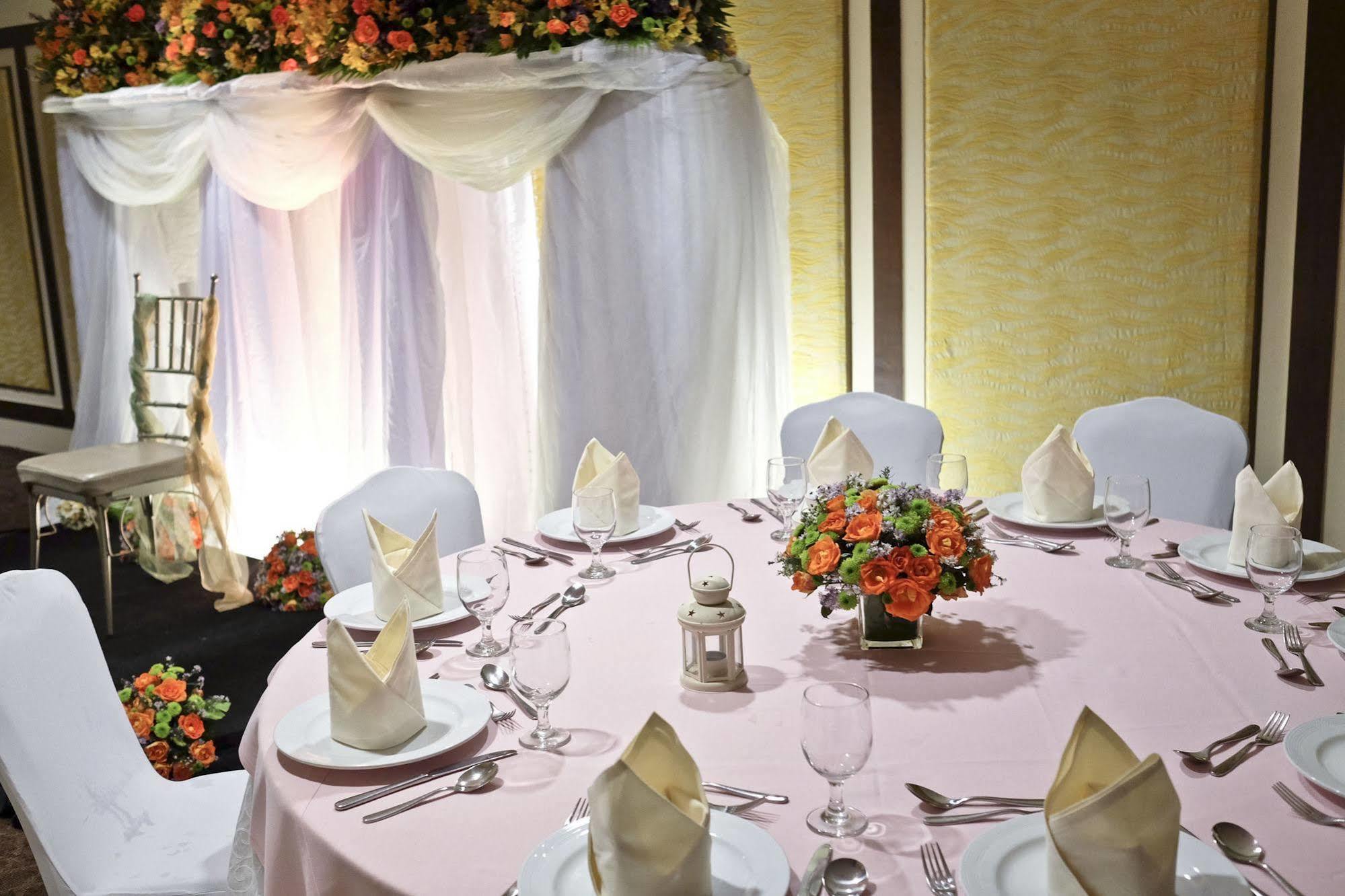 מונטינלופה The B Hotel Alabang מראה חיצוני תמונה