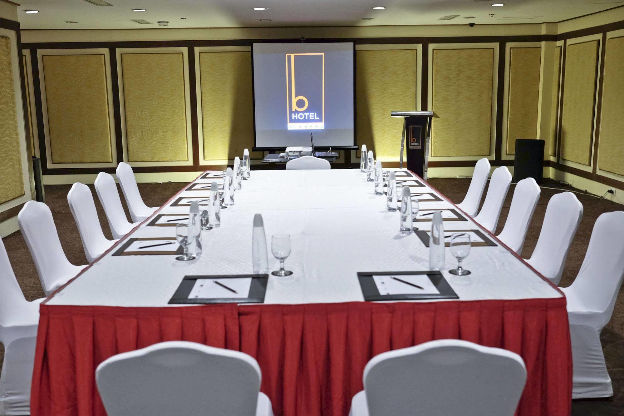 מונטינלופה The B Hotel Alabang מראה חיצוני תמונה
