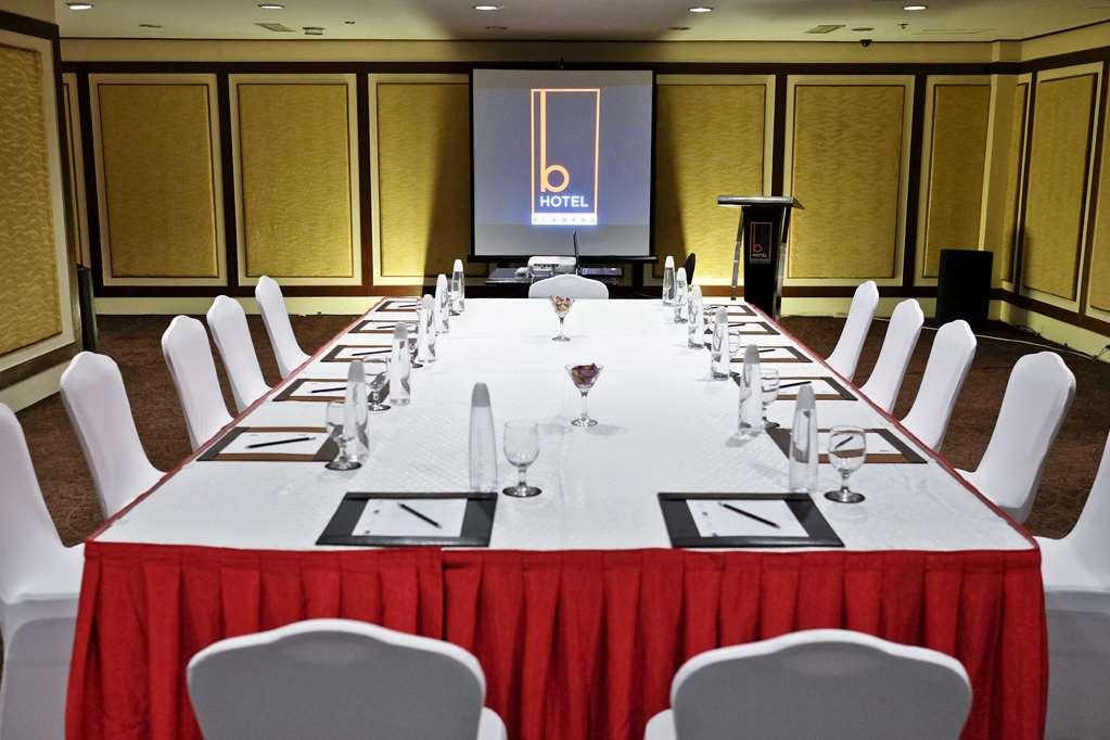 מונטינלופה The B Hotel Alabang מתקנים תמונה