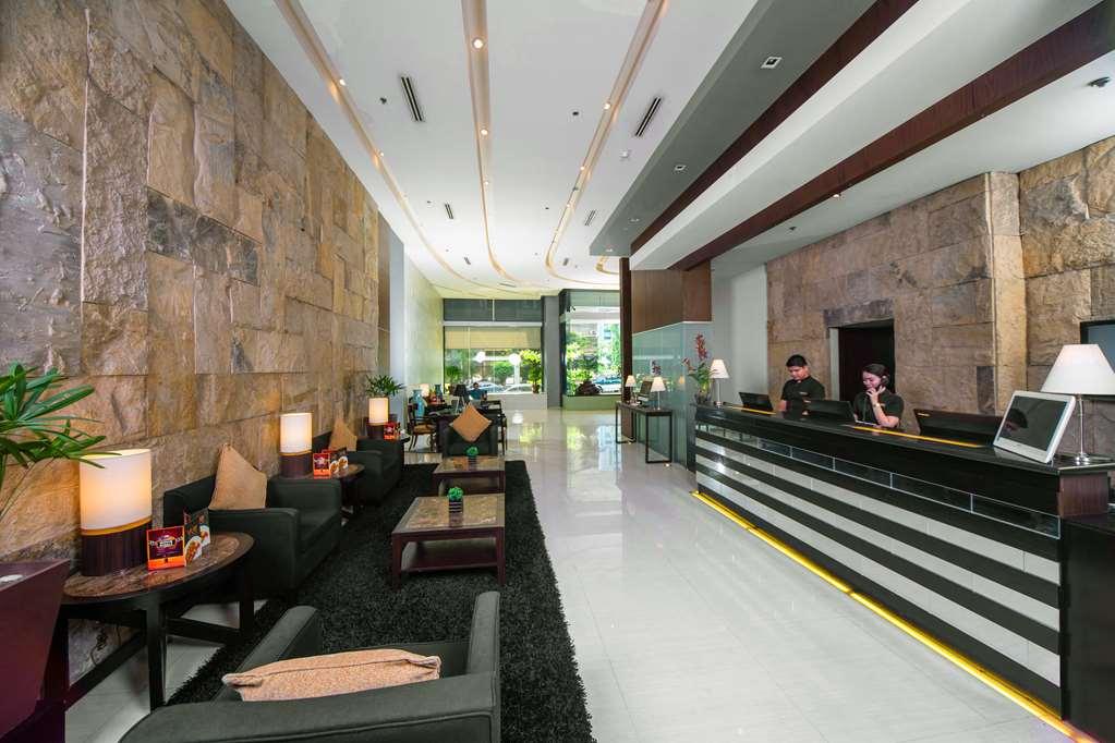 מונטינלופה The B Hotel Alabang מראה פנימי תמונה